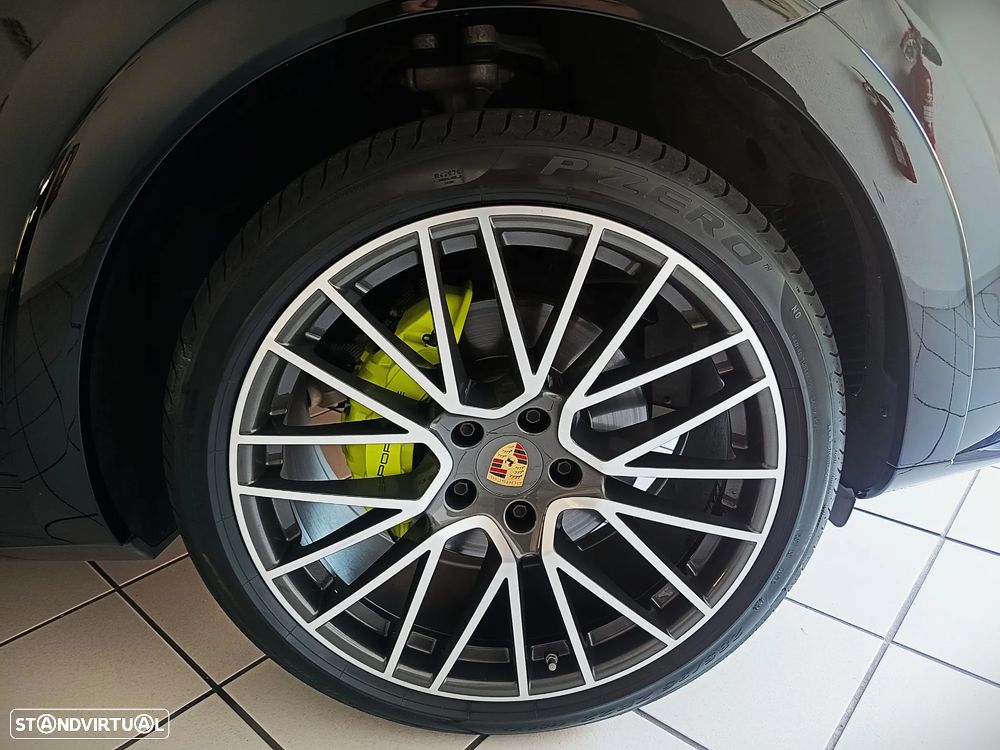Porsche Cayenne Coupé E-Hybrid Platinum Edition - 28