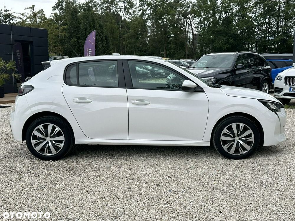 Peugeot 208 - 8
