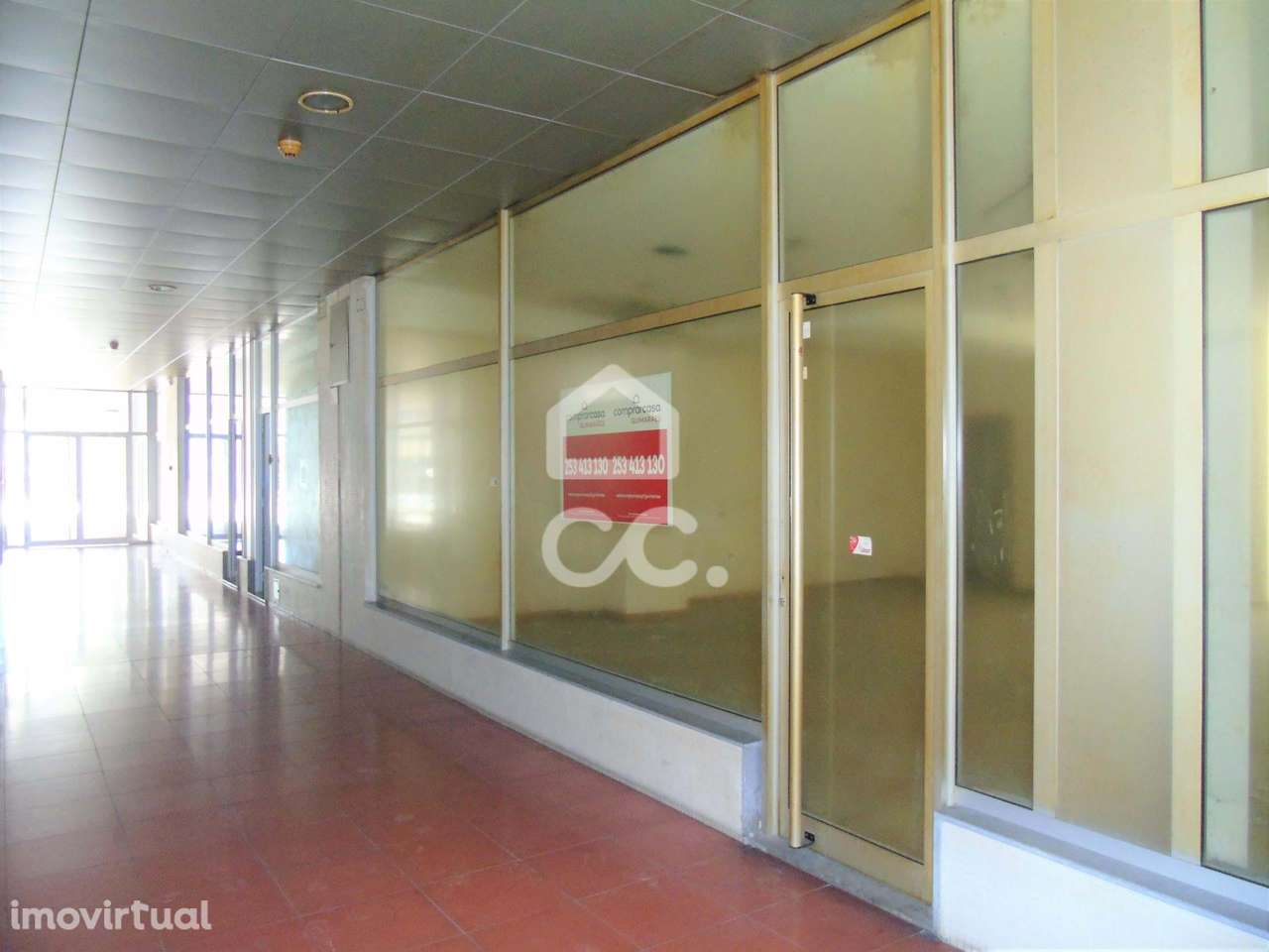 Loja em centro comercial - Arrenda-se Loja de 70m2 - Grande imagem: 3/7