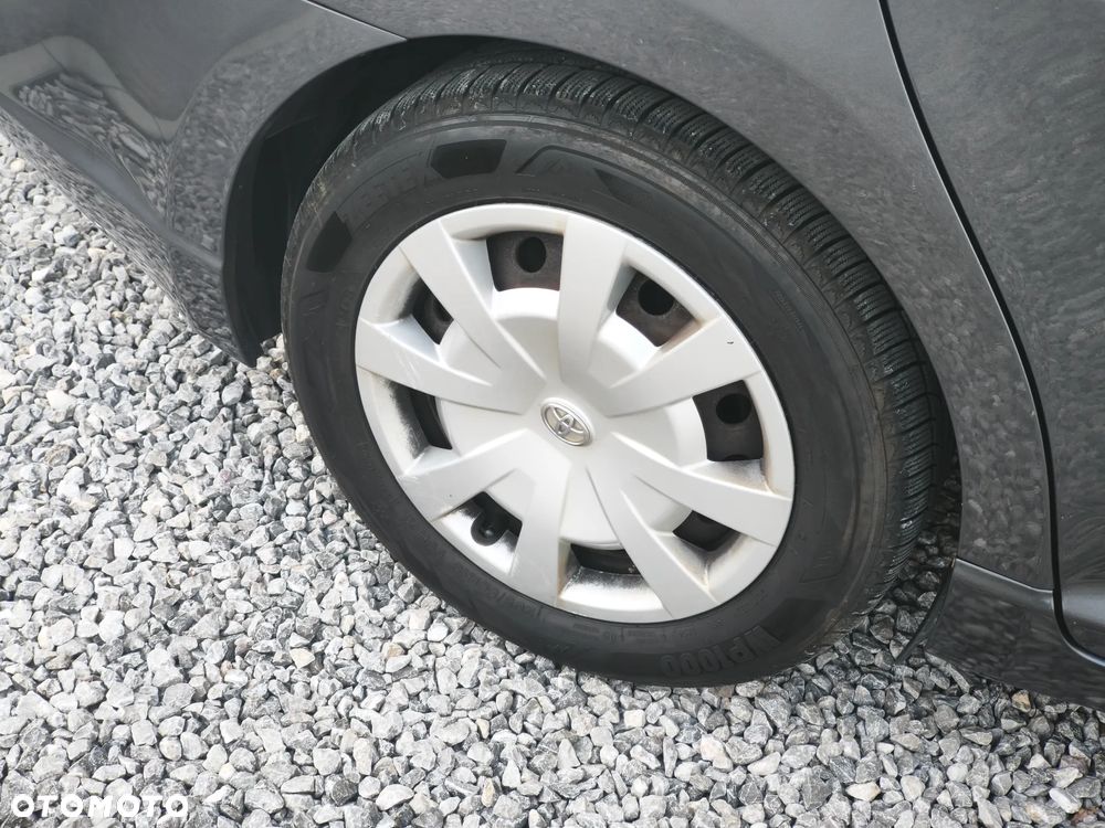 Toyota Avensis 1.6 Luna - 17