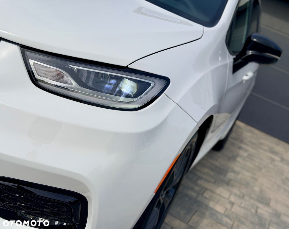 Chrysler Pacifica - 21