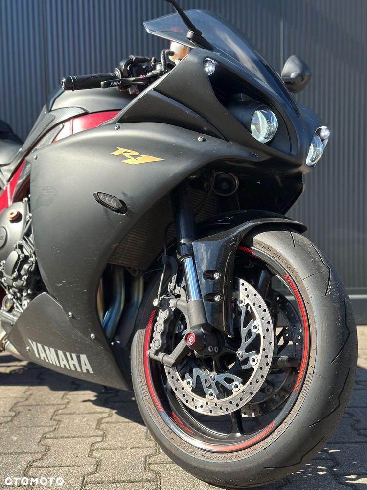Yamaha R1 - 3