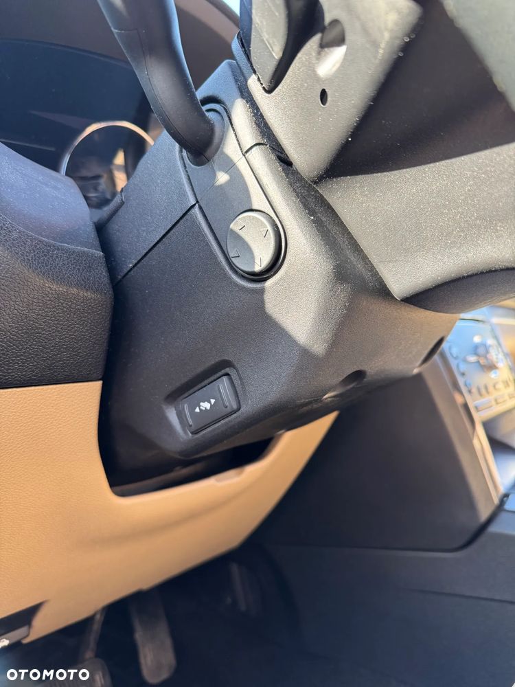 Ford Explorer - 27