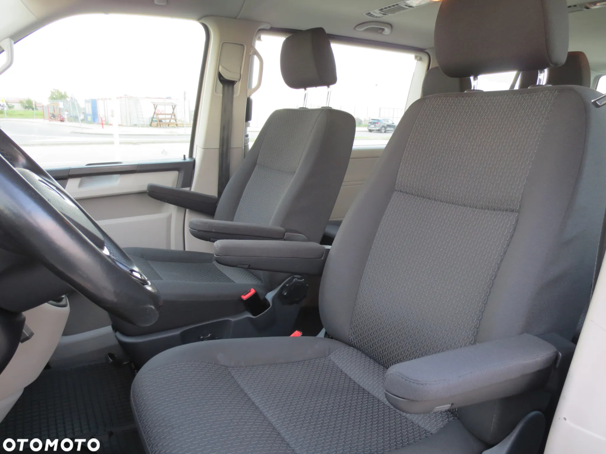Volkswagen Caravelle 2.0 TDI L2 Trendline - 11