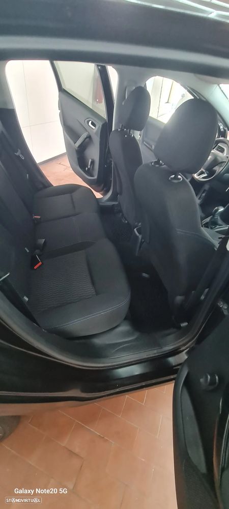 Peugeot 208 - 14