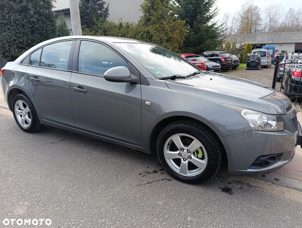 Chevrolet Cruze 1.6 LS - 19