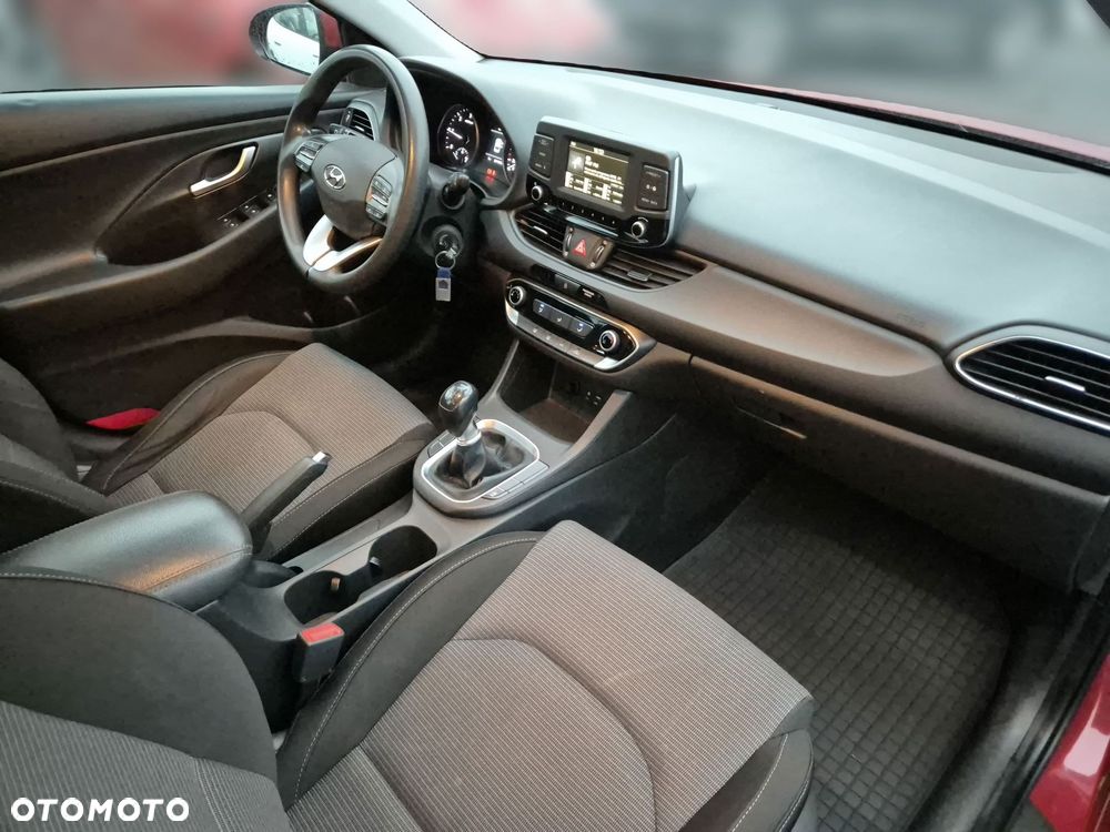 Hyundai i30 1.6 D Classic + - 13