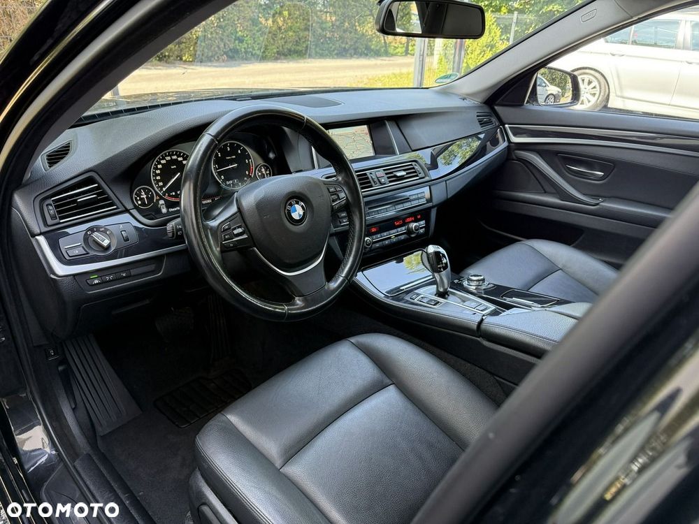 BMW Seria 5 530d Sport-Aut - 32
