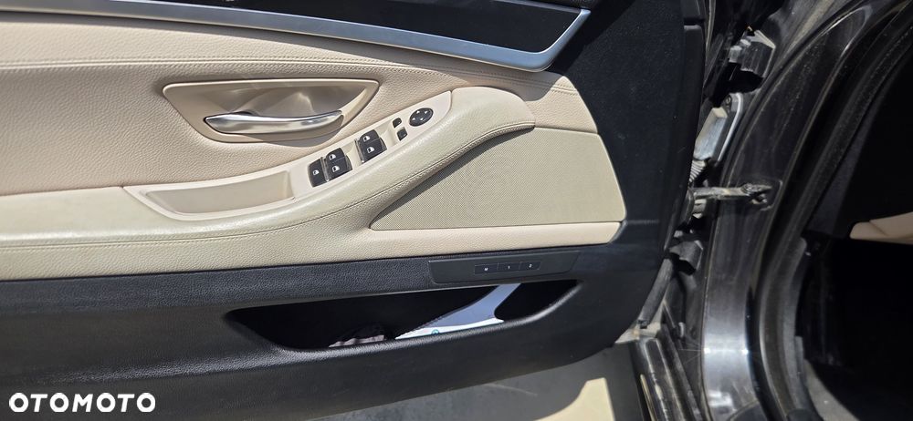 BMW Seria 5 530d xDrive - 25