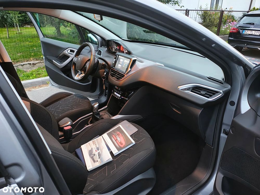 Peugeot 2008 1.2 Pure Tech Style - 22