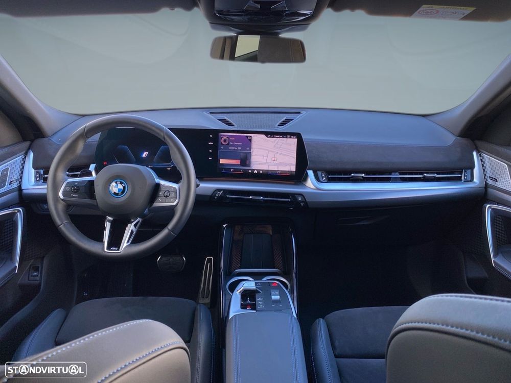 BMW iX2 eDrive20 Pack Desportivo M - 4
