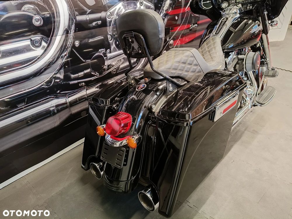 Harley-Davidson Touring Street Glide - 23