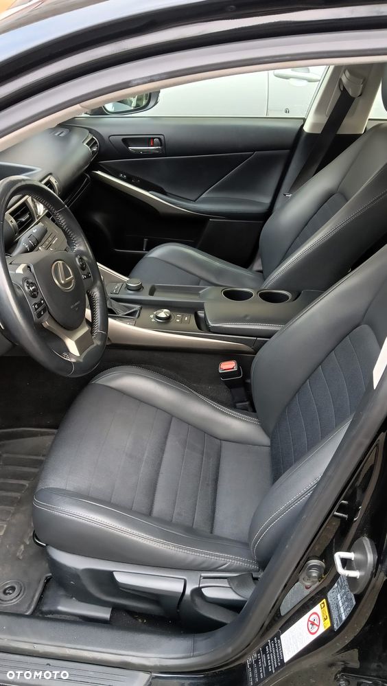 Lexus IS 300h Elite - 13