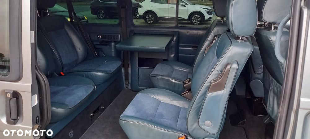 Volkswagen Caravelle - 34