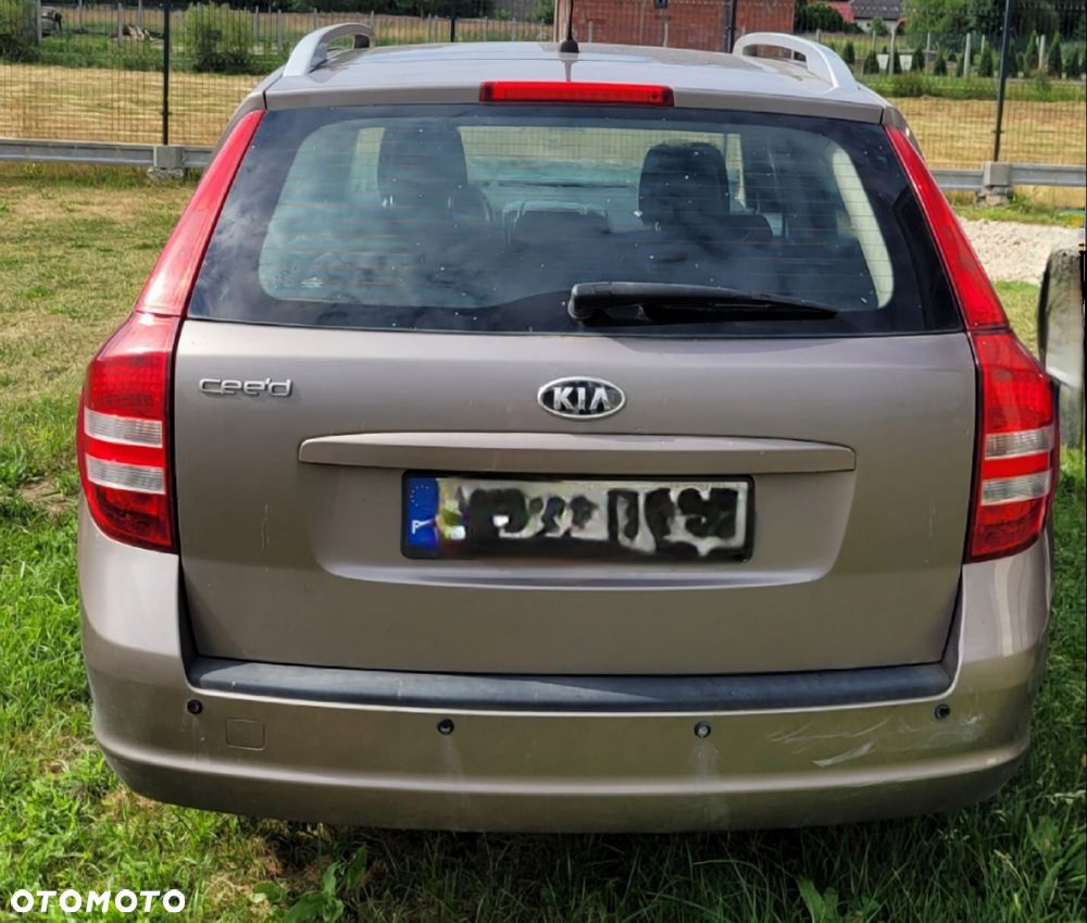 Kia Ceed - 4
