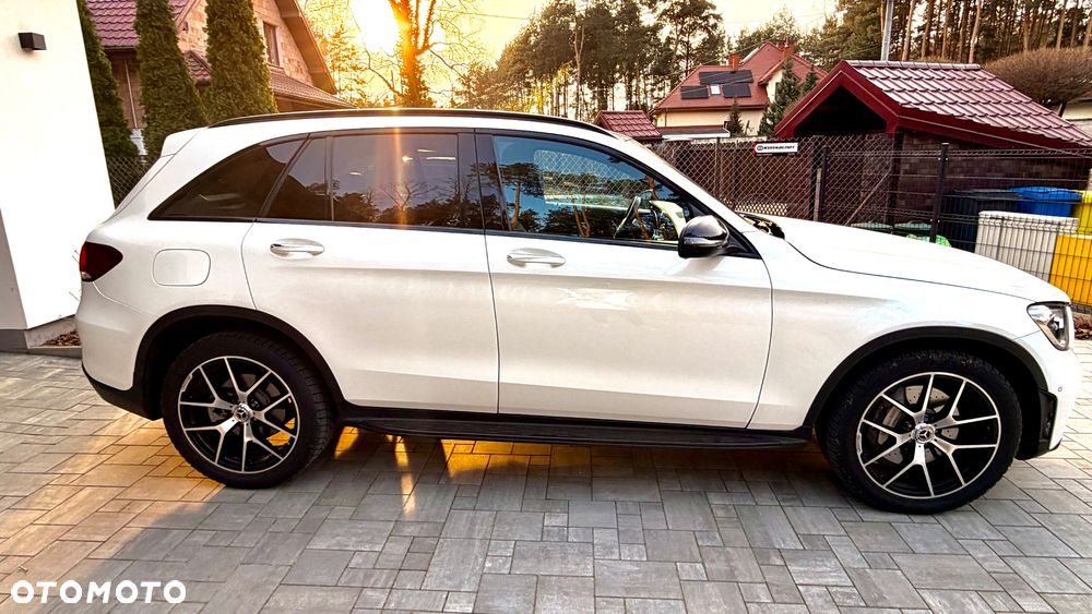 Mercedes-Benz GLC 300 4Matic 9G-TRONIC AMG Line Plus - 12