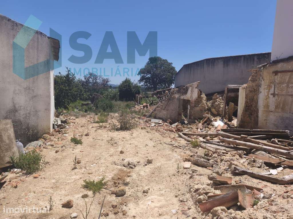 Terreno com 547 m² e Ruína para Restauro no Centro de Campelos - Grande imagem: 3/12