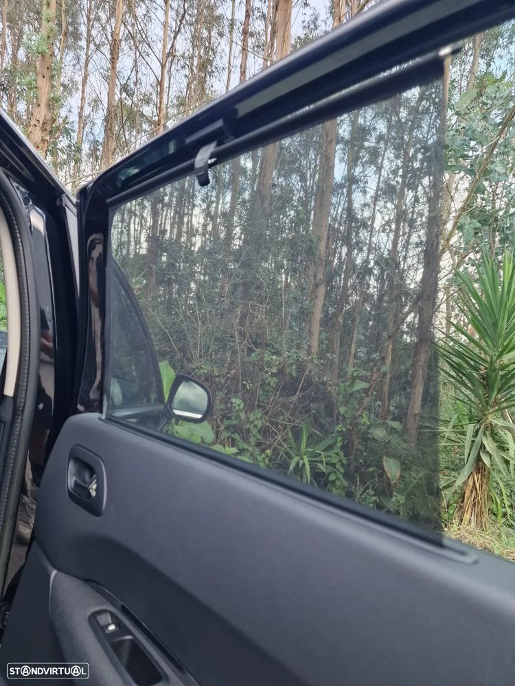 Peugeot 5008 1.6 HDi 7L Allure J17 - 18