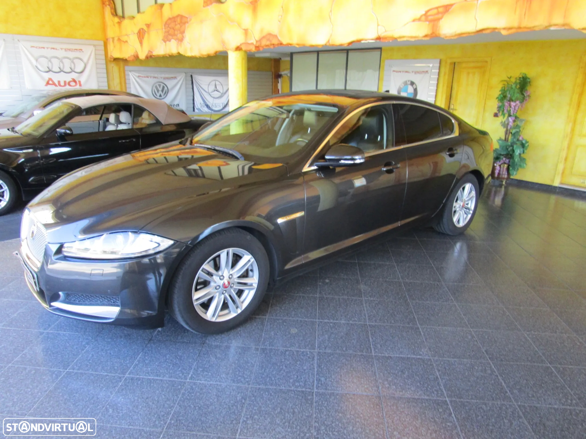 Jaguar XF 2.2 D R-Sport - 27