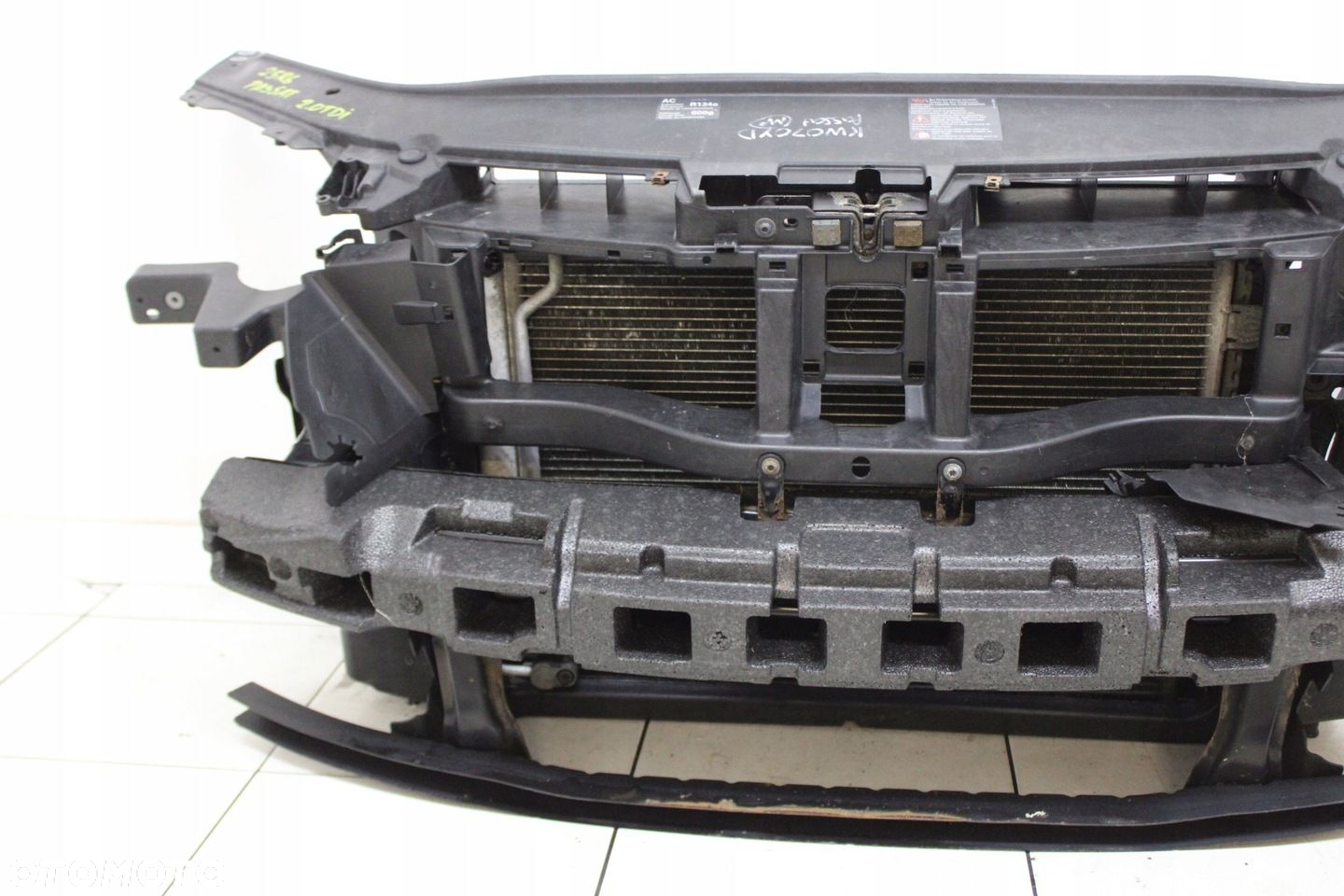 PAS PRZEDNI WZMOCNIENIE CHŁODNICE VW PASSAT B6 2005R- 2.0 TDI - 4