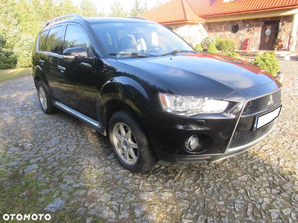 Mitsubishi Outlander - 2