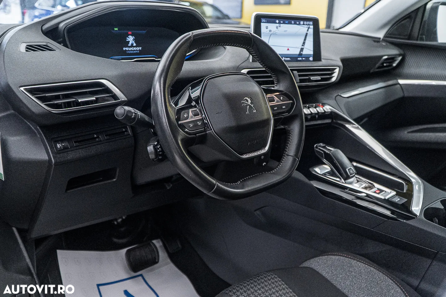 Peugeot 3008 1.2 PureTech Turbo S&S EAT8 Allure - 6