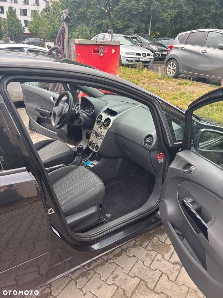 Opel Corsa 1.2 16V Essentia - 12