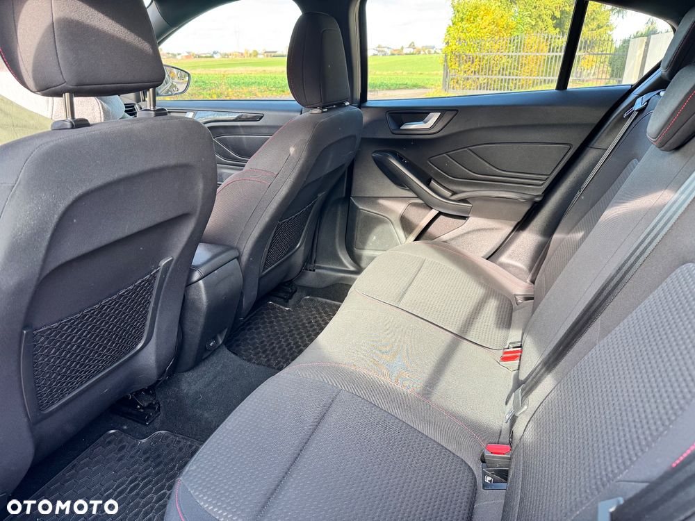 Ford Focus 1.5 EcoBoost ST-Line - 11