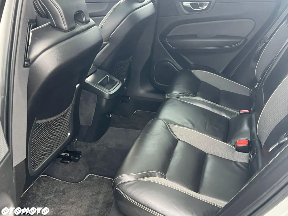 Volvo XC 60 T5 AWD R-Design - 14