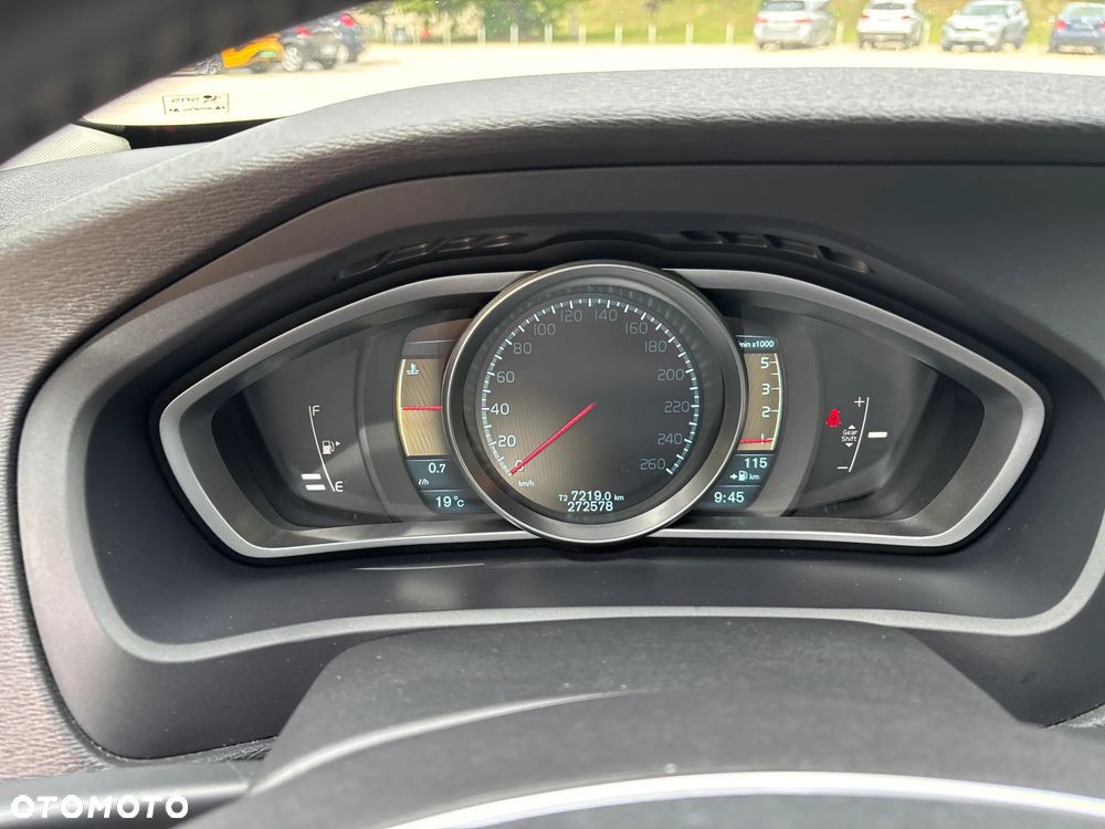 Volvo V40 D2 Momentum - 9