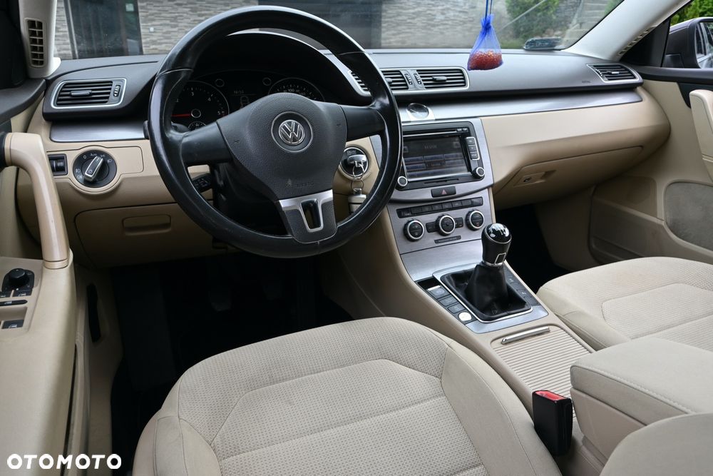 Volkswagen Passat 2.0 TDI Highline - 19