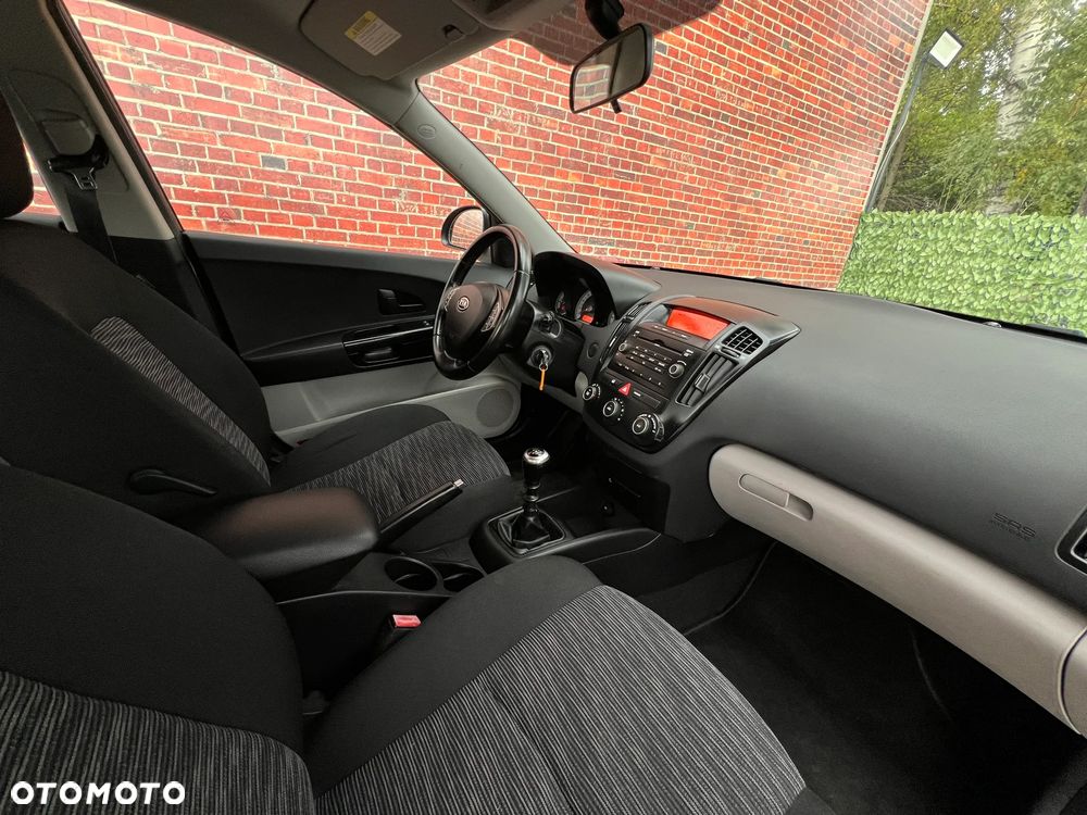 Kia Ceed - 10