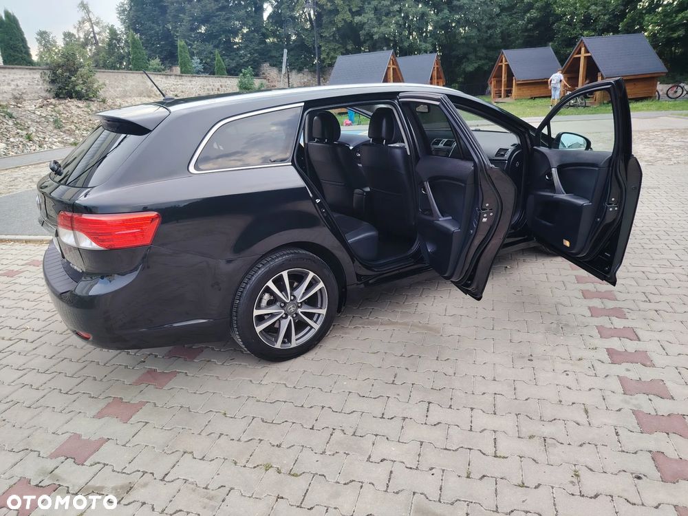 Toyota Avensis 1.8 Sol NAVI - 12