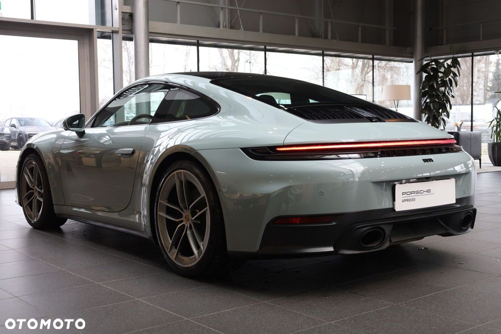 Porsche 911 Carrera - 4