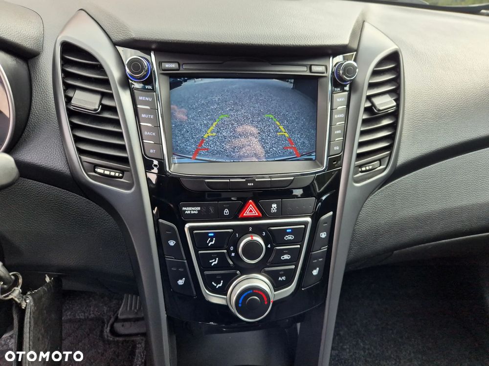 Hyundai i30 blue Kombi 1.6 GDi Passion - 33