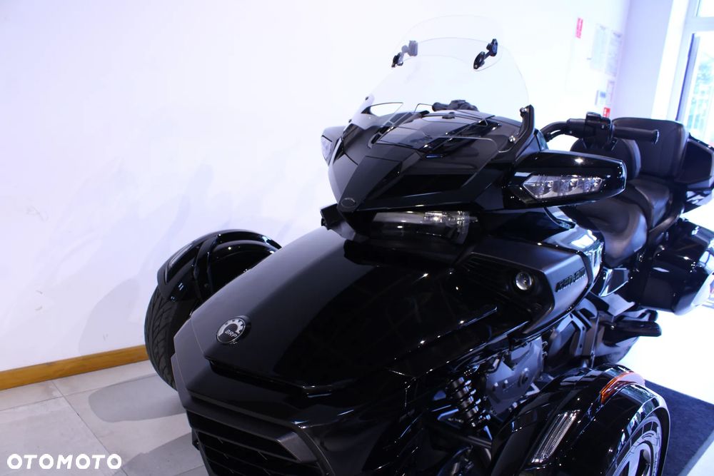 Can-Am Spyder - 10