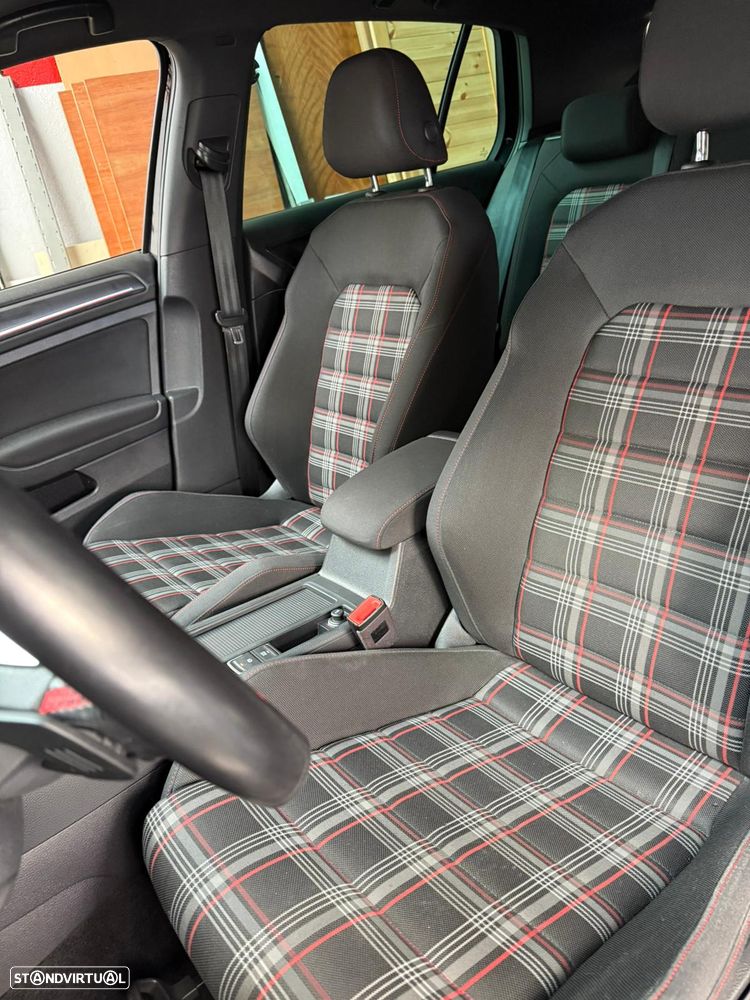 VW Golf 2.0 TSI GTI DSG Performance - 11