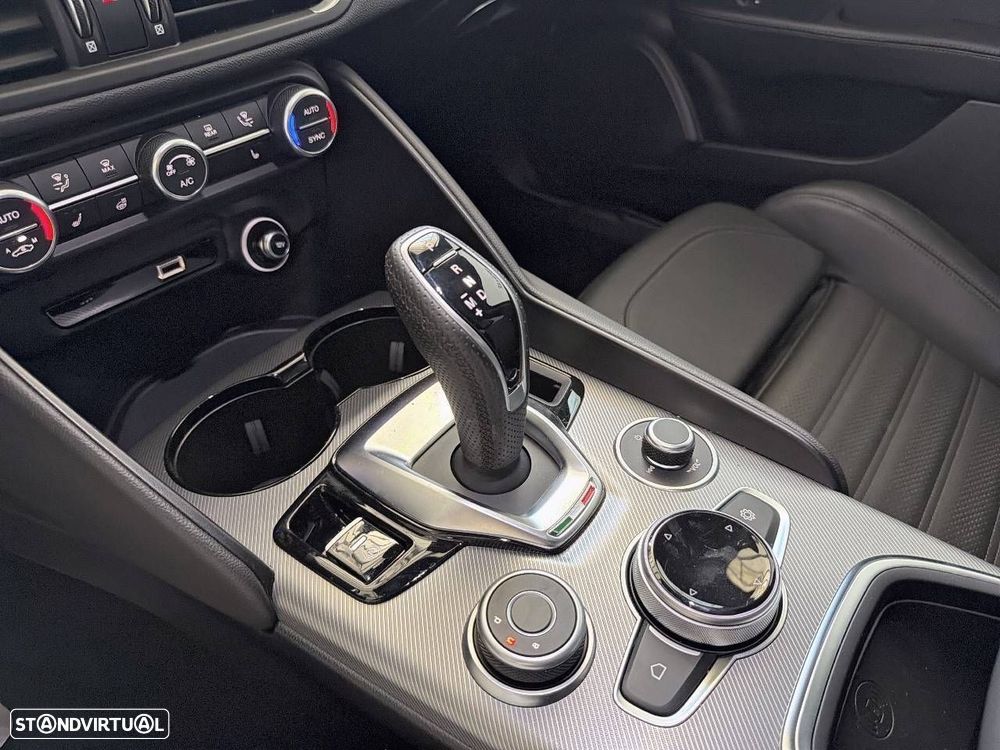 Alfa Romeo Giulia 2.0 T Veloce Q4 AT8 - 19