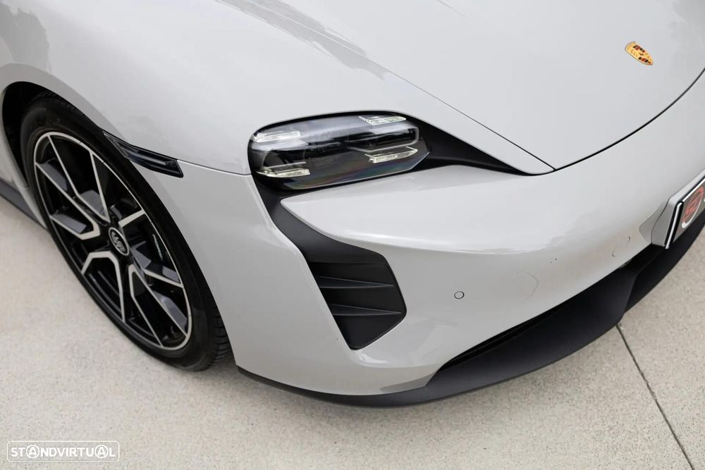 Porsche Taycan Sport Turismo - 28