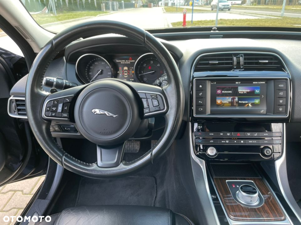 Jaguar XE 2.0 D AWD Prestige - 26