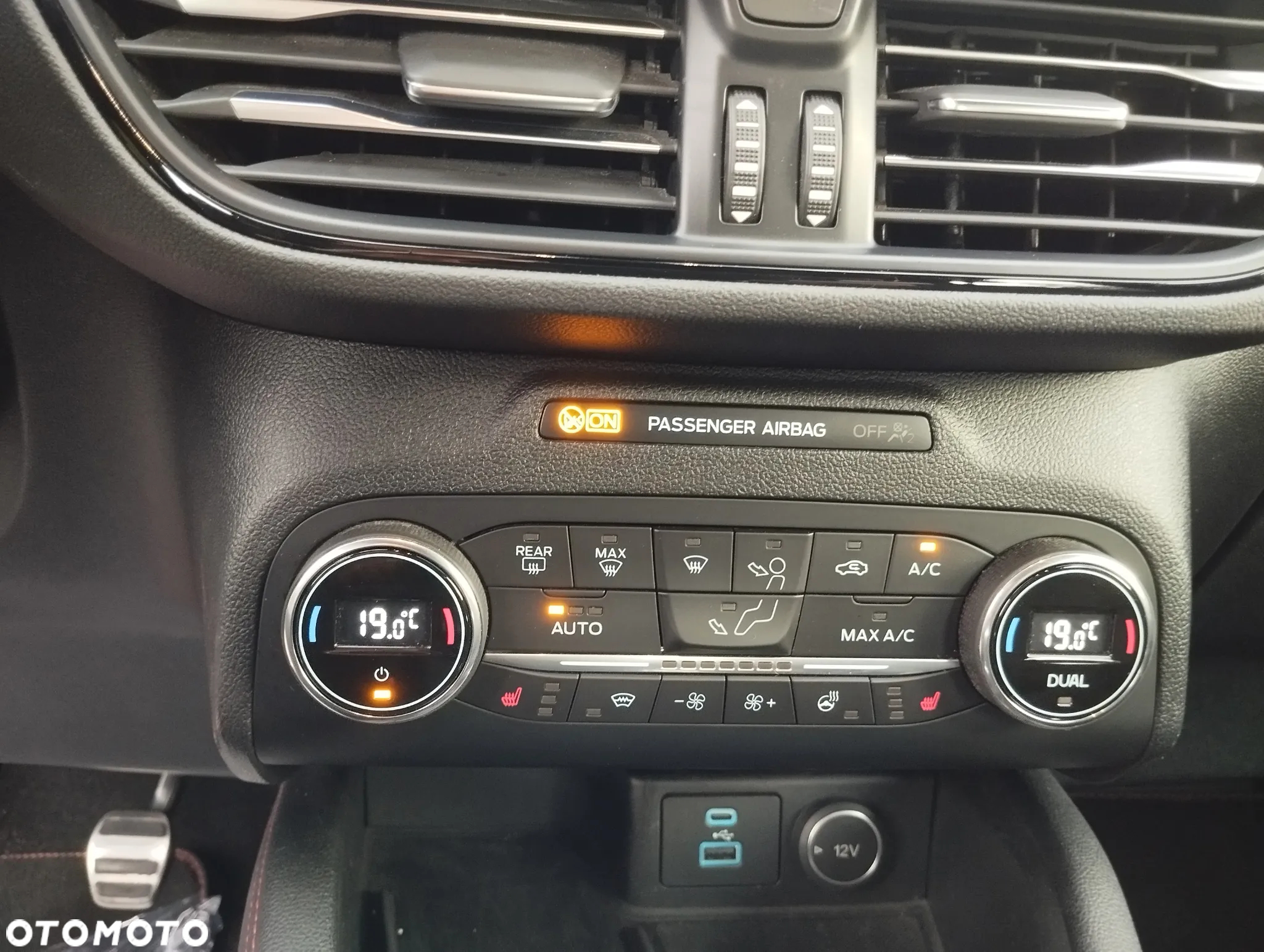 Ford Kuga 2.0 EcoBlue Hybrid ST-LINE - 21