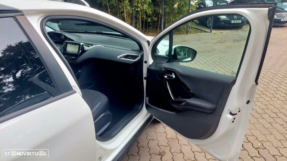 Peugeot 2008 1.2 PureTech Signature - 8