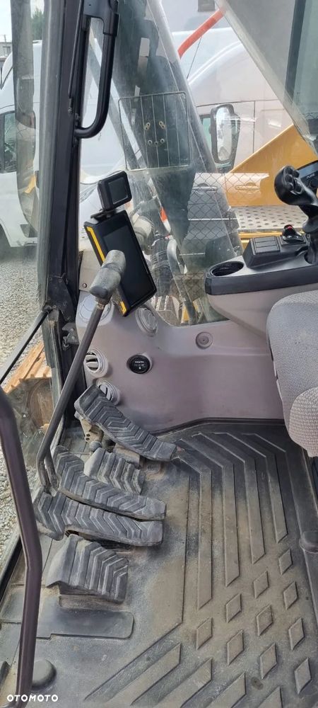 Volvo EC220E L - 16