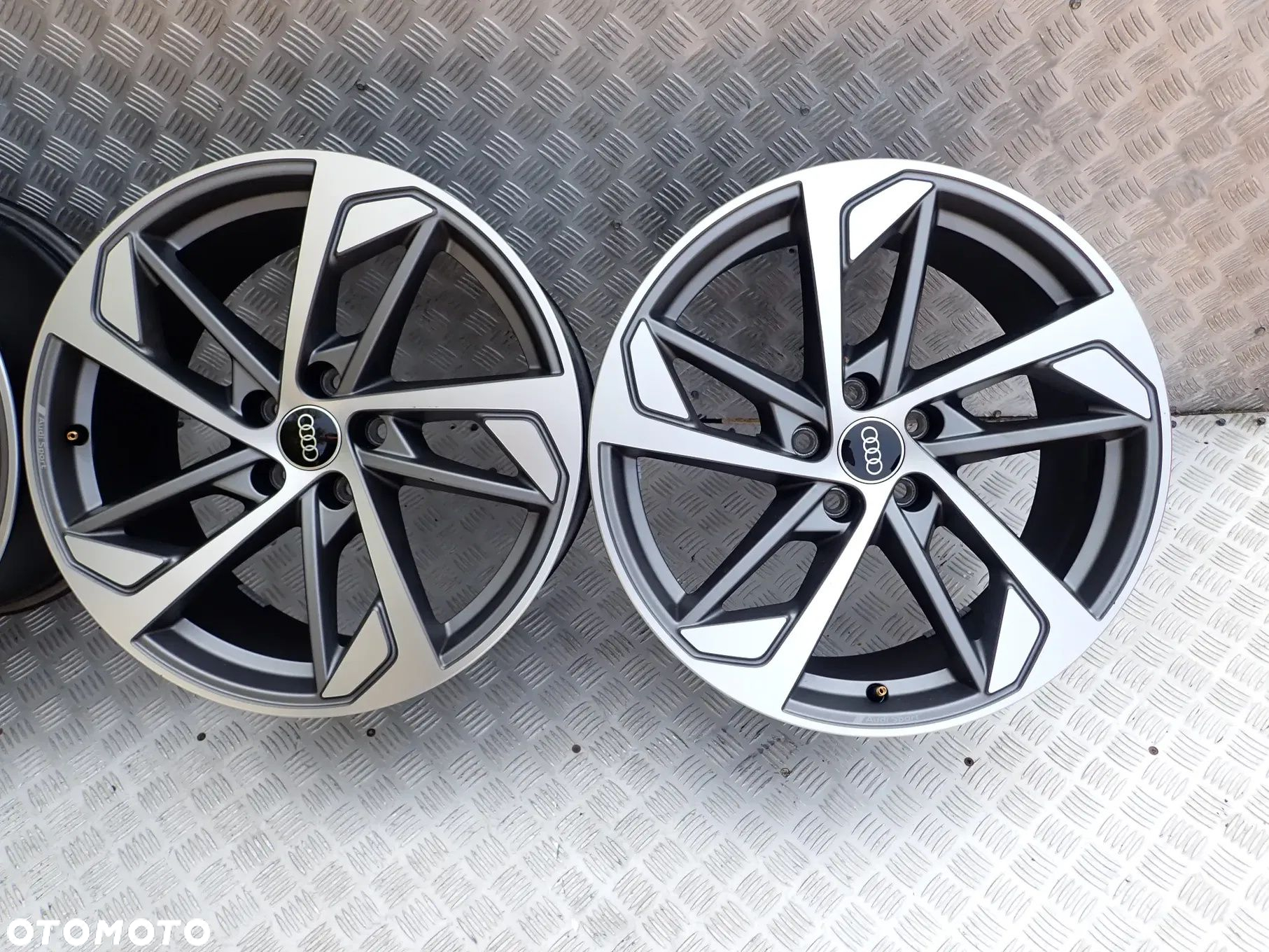 FELGI ALUMINIOWE AUDI Q3 SQ3 8,5X19 5X112 ET 38 83A601025 - 3