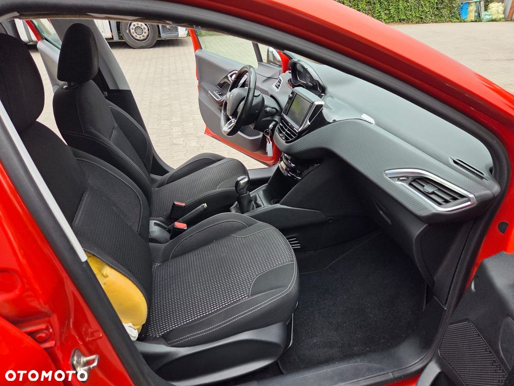 Peugeot 208 1.2 PureTech GPF Allure S&S - 6