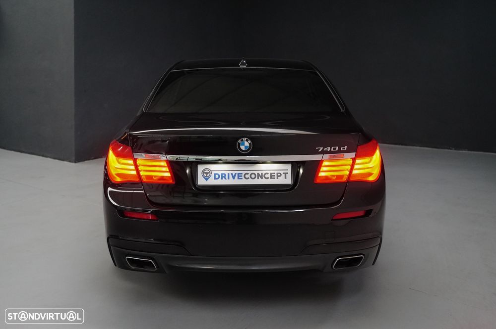 BMW 740 d Pack M - 17