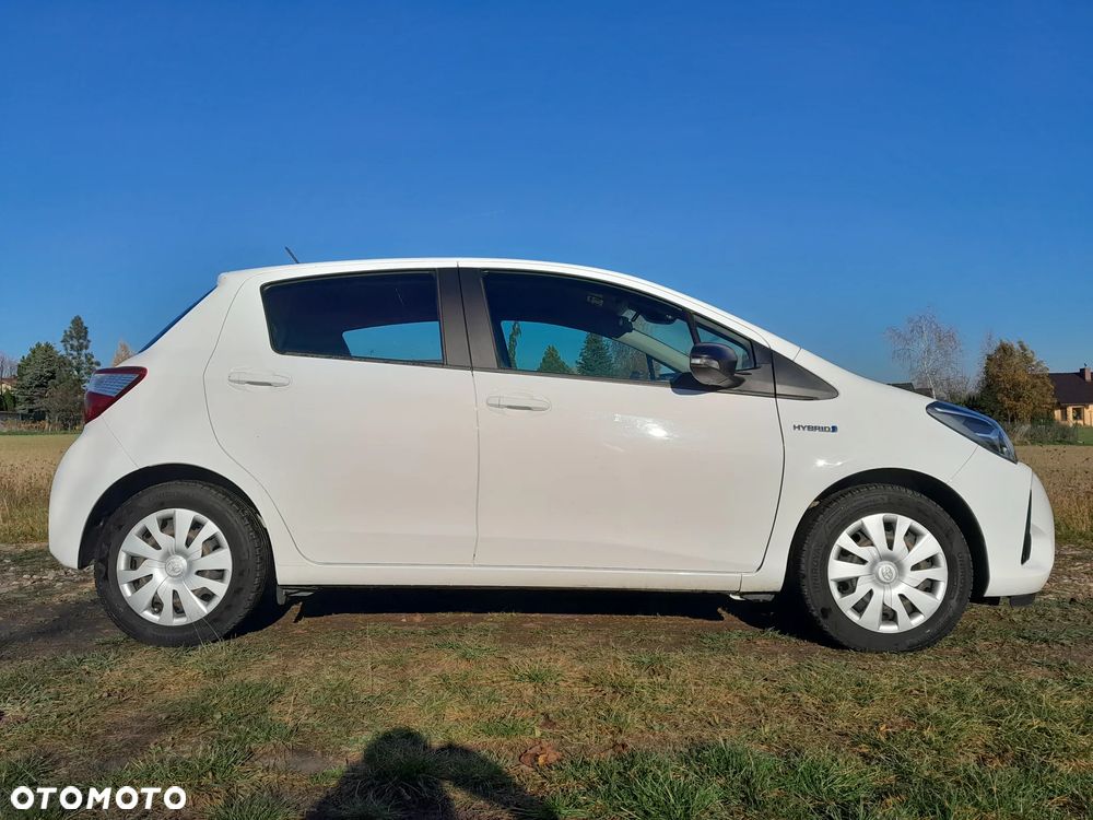 Toyota Yaris Hybrid 100 Active - 4