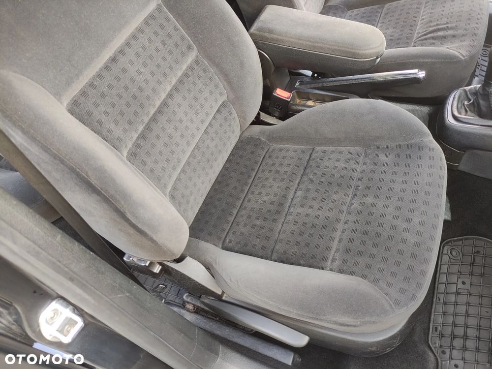 Volkswagen Golf 1.9 TDI Comfortline - 12