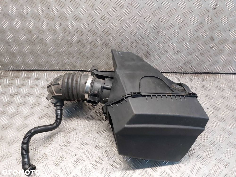 OBUDOWA FILTRA POWIETRZA  PRZEPŁYWOMIERZ RURA DOLOT AUDI A6 C6 2.0 TDI - 2