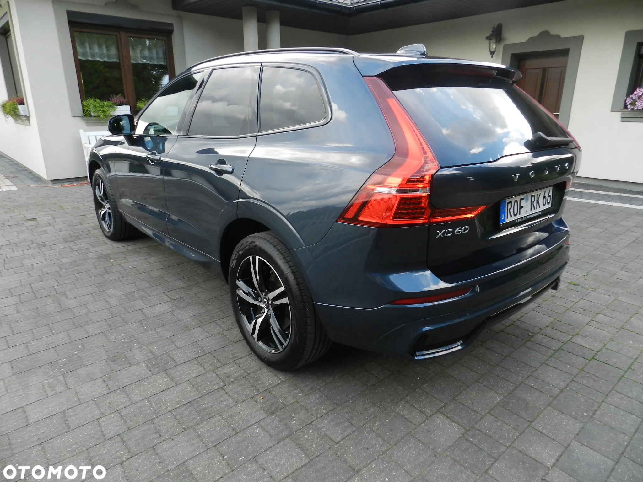 Volvo XC 60 B4 D AWD Plus Dark - 8
